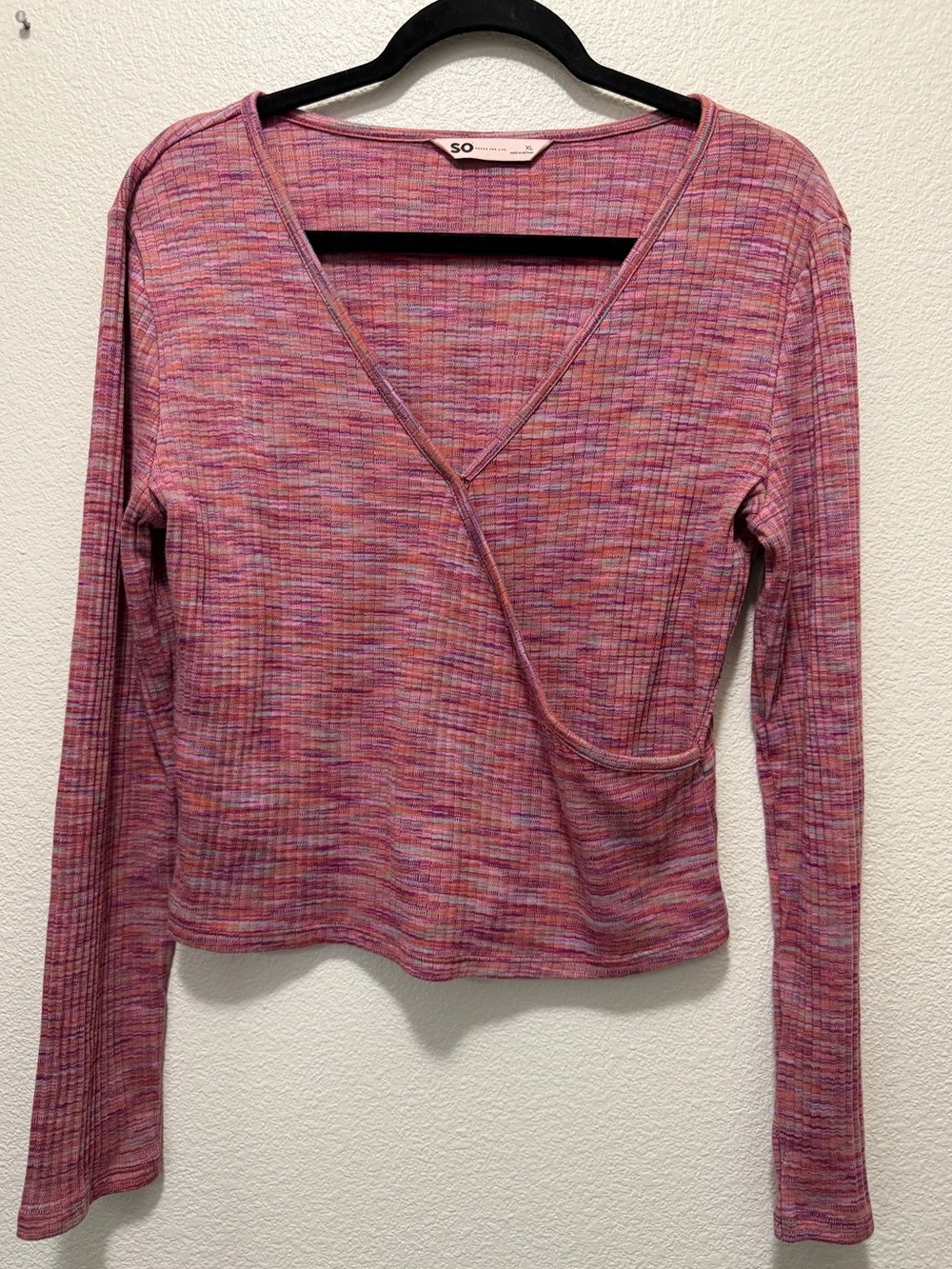 SO pink striped ribbed long sleeve, v-neck XL